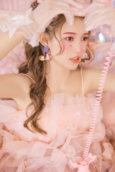 我和美艳的巨ru麻麻